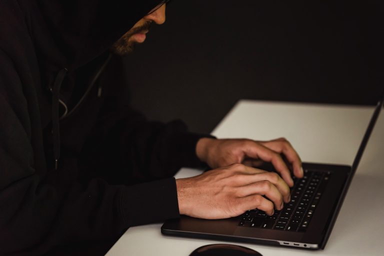 5 Common Online Scams to Watch Out For (And How to Avoid Them)