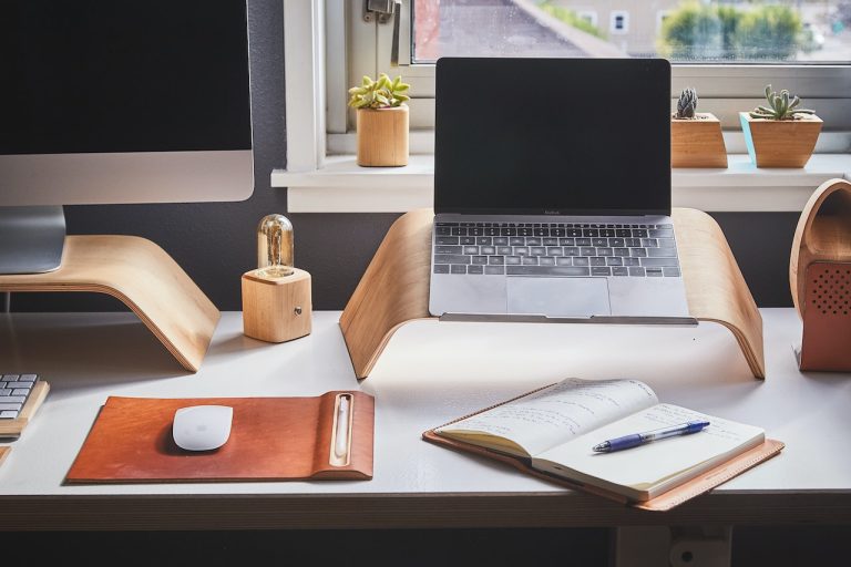 How to Set Up a Home Office: Tips and Tricks for Maximizing Your Productivity